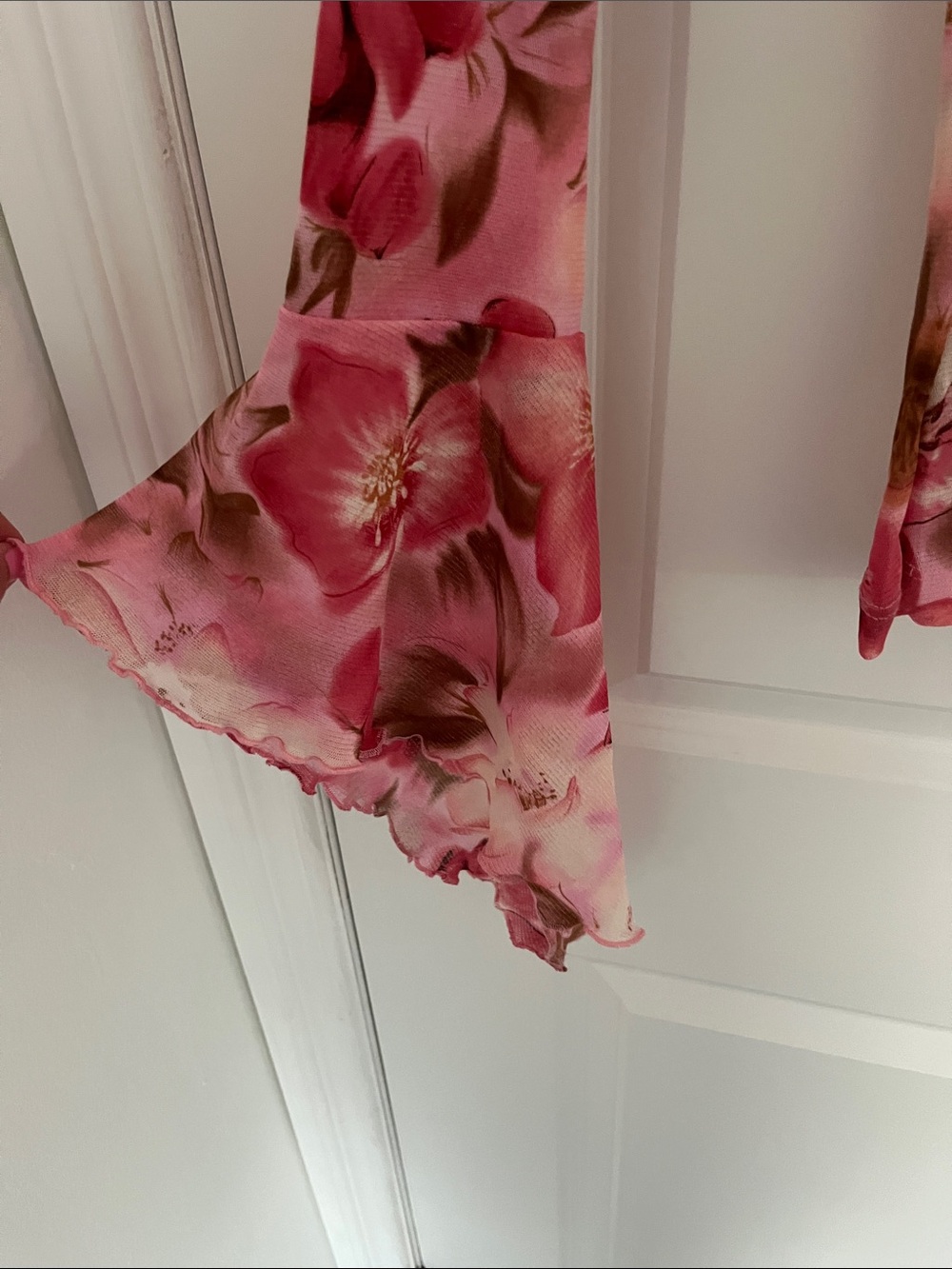 Wet Seal Pink Floral V-Neck Bell Sleeve Top - Picture 6 of 11
